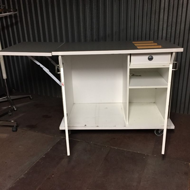 Butiksdisk med fällbar sidoskiva - begagnad