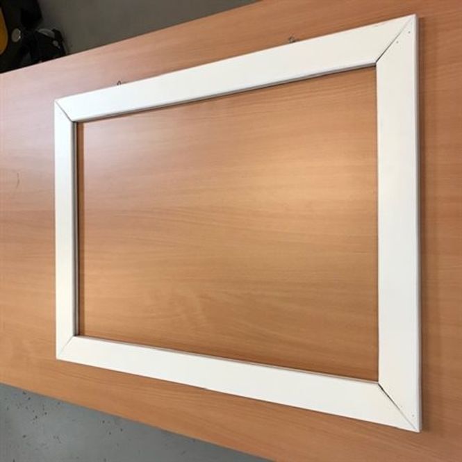 Huvudbild Skyltram 50x70 cm vitmålat trä - begagnad