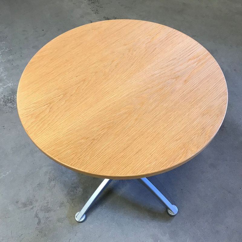 Bord Kinnarps Asto Ø 70 cm ekfanér - begagnad