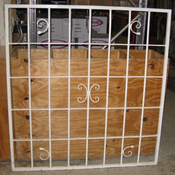 Huvudbild Inbrottsgaller vit 129x135 cm - begagnat