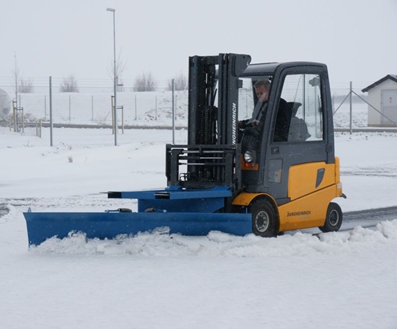 Snöplog för motviktstruck
