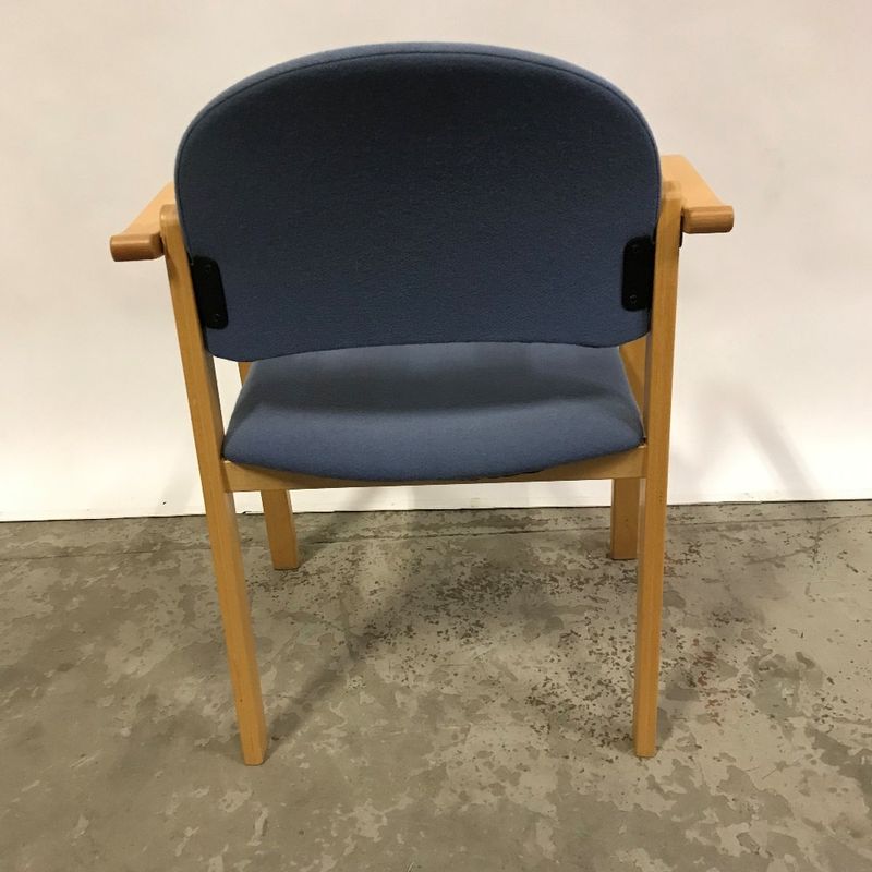 Karmstol ljusblå - begagnad