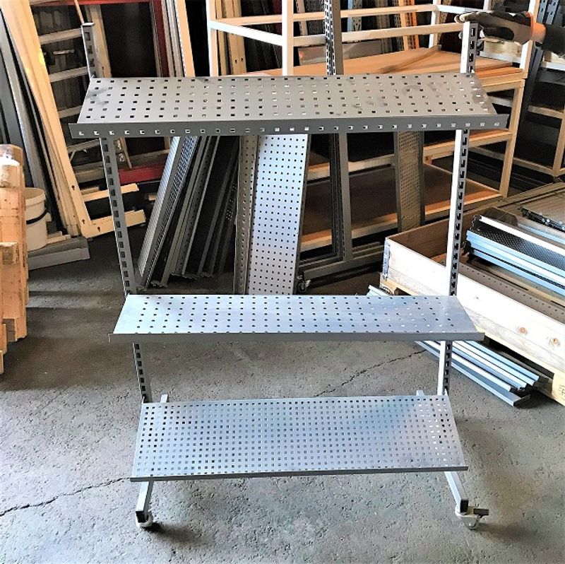 Butiksinredning paketpris 4 sektioner silverperf. - begagnad