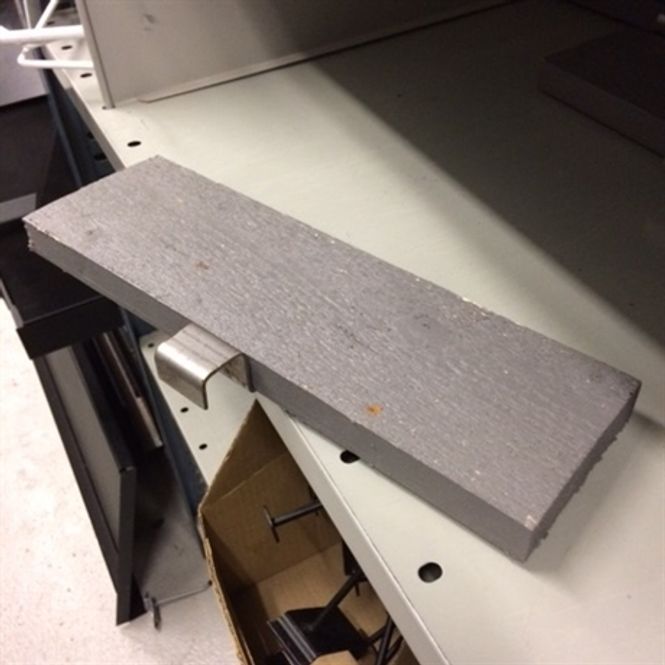 Huvudbild Hylla för fyrkantsskena 30x9 cm - begagnad