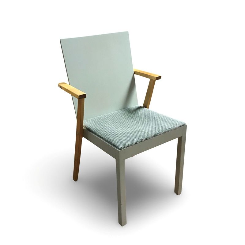 Karmstol ljusgrå/björk med grå/svart sits - begagnad